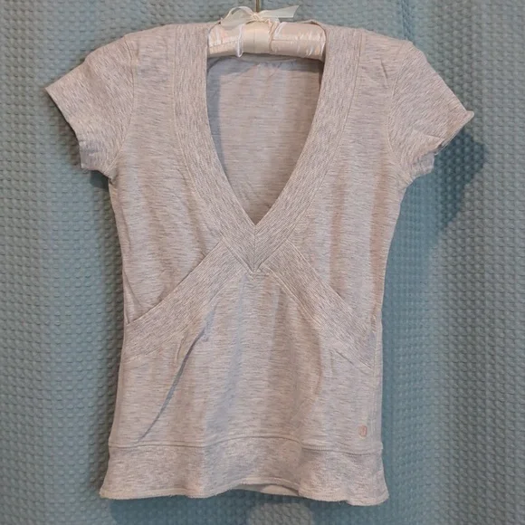 EUC Sz 2 vintage heather grey Lululemon deep v tee - Picture 1 of 4